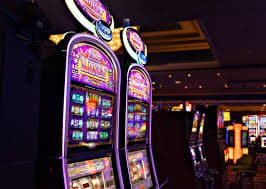 Slot game paytable screen showing symbol values and bonus rules